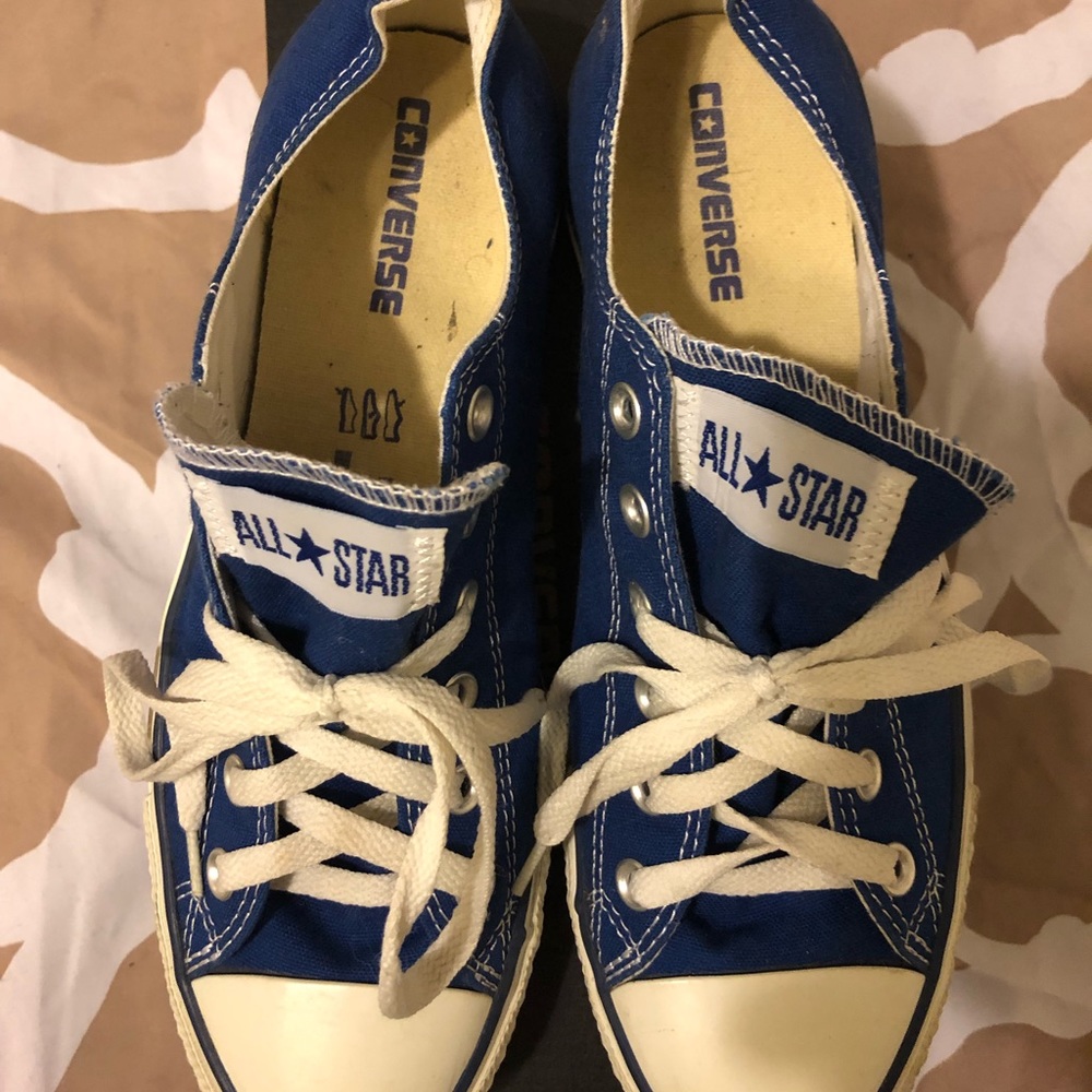 Unisex size 8 mens Blue Chucks - good condition